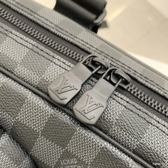 VUITTON BUSINESS LOUIS UTILITY BAG 0823